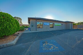 OYO Hotel St. Helens, OR