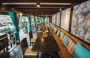 Zantiis Ndol Villas