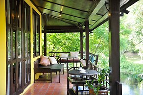 Zantiis Ndol Villas