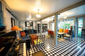 Zantiis Ndol Villas