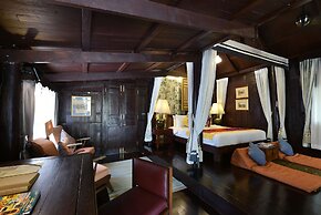 Zantiis Ndol Villas