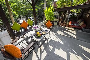Zantiis Ndol Villas