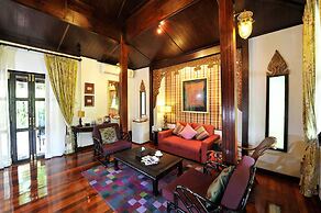 Zantiis Ndol Villas