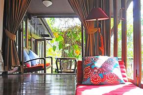Zantiis Ndol Villas