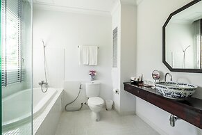 Zantiis Ndol Villas