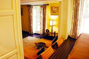 Zantiis Ndol Villas