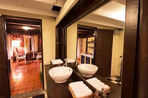 Zantiis Ndol Villas