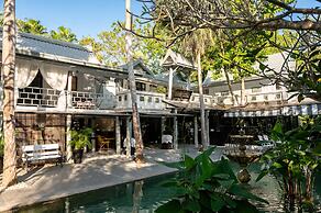Zantiis Ndol Villas