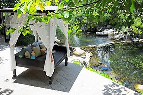 Zantiis Ndol Villas