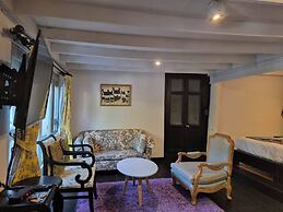 Zantiis Ndol Villas