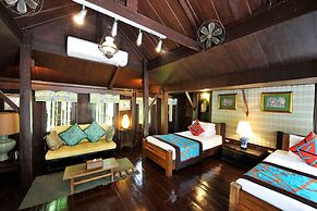 Zantiis Ndol Villas