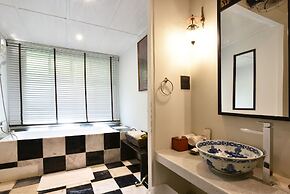Zantiis Ndol Villas