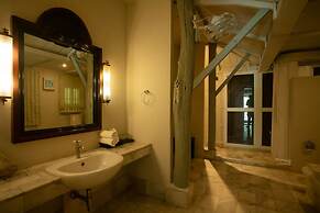 Zantiis Ndol Villas