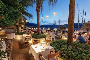 Yacht Classic Hotel - Boutique Class