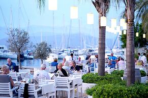 Yacht Classic Hotel - Boutique Class