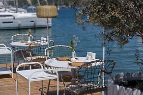 Yacht Classic Hotel - Boutique Class