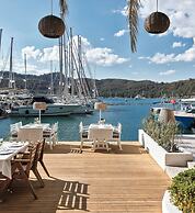 Yacht Classic Hotel - Boutique Class