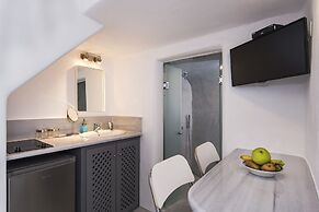 Theodora Suites - Adults Only