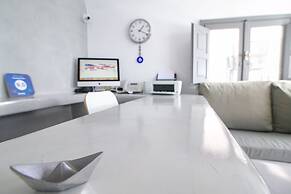 Theodora Suites - Adults Only