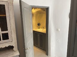 Theodora Suites - Adults Only