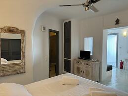 Theodora Suites - Adults Only