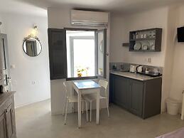 Theodora Suites - Adults Only