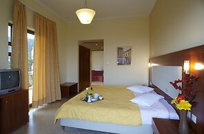 Parnis Palace Hotel Suites