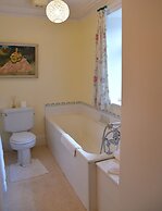 Newburgh House Bed & Breakfast