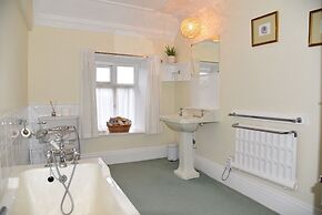 Newburgh House Bed & Breakfast