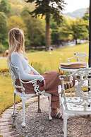 Craig-y-Dderwen Riverside Hotel