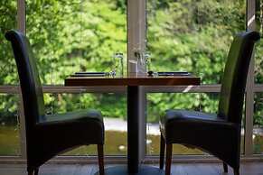 Craig-y-Dderwen Riverside Hotel