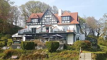 Craig-y-Dderwen Riverside Hotel