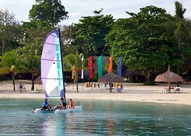 Bluewater Maribago Beach Resort