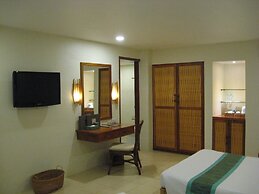 Bluewater Maribago Beach Resort