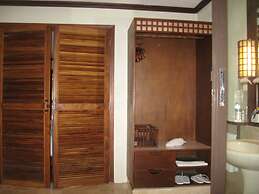 Bluewater Maribago Beach Resort