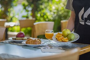 Golden Coast Hotel & Bungalows - All Inclusive