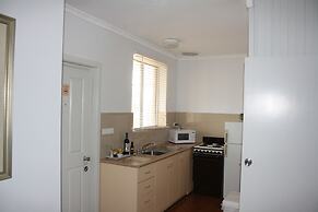 Lakeview Motel & Apartments