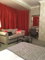 Virginia Court Hotel