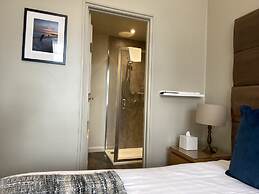 Virginia Court Hotel