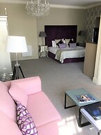 Virginia Court Hotel