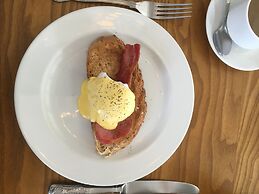 Virginia Court Hotel