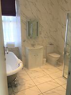 Virginia Court Hotel