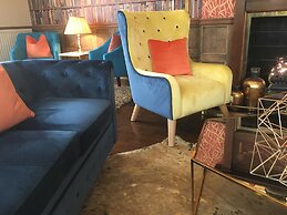 Virginia Court Hotel