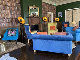 Virginia Court Hotel