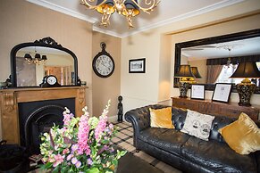 Holly Lodge Guest House