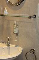 Holly Lodge Guest House