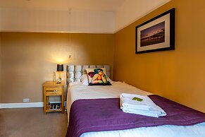 Holly Lodge Guest House