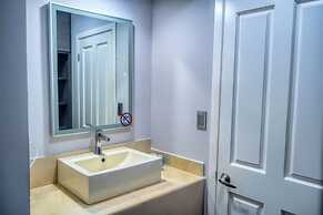 Laos Mar Hotel & Suites