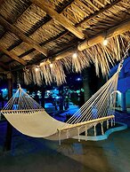 Laos Mar Hotel & Suites