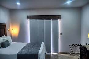 Laos Mar Hotel & Suites
